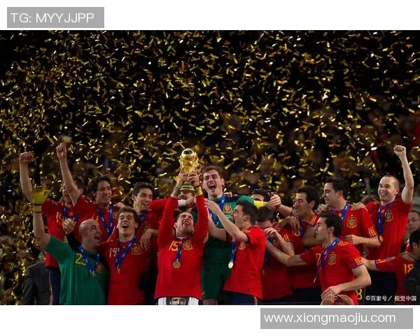 足球场上泪水与荣耀交织众球星泣别告别瞬间回顾