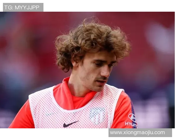 足球巨星亲笔签名照片珍藏见证辉煌绿茵赛场荣耀瞬间